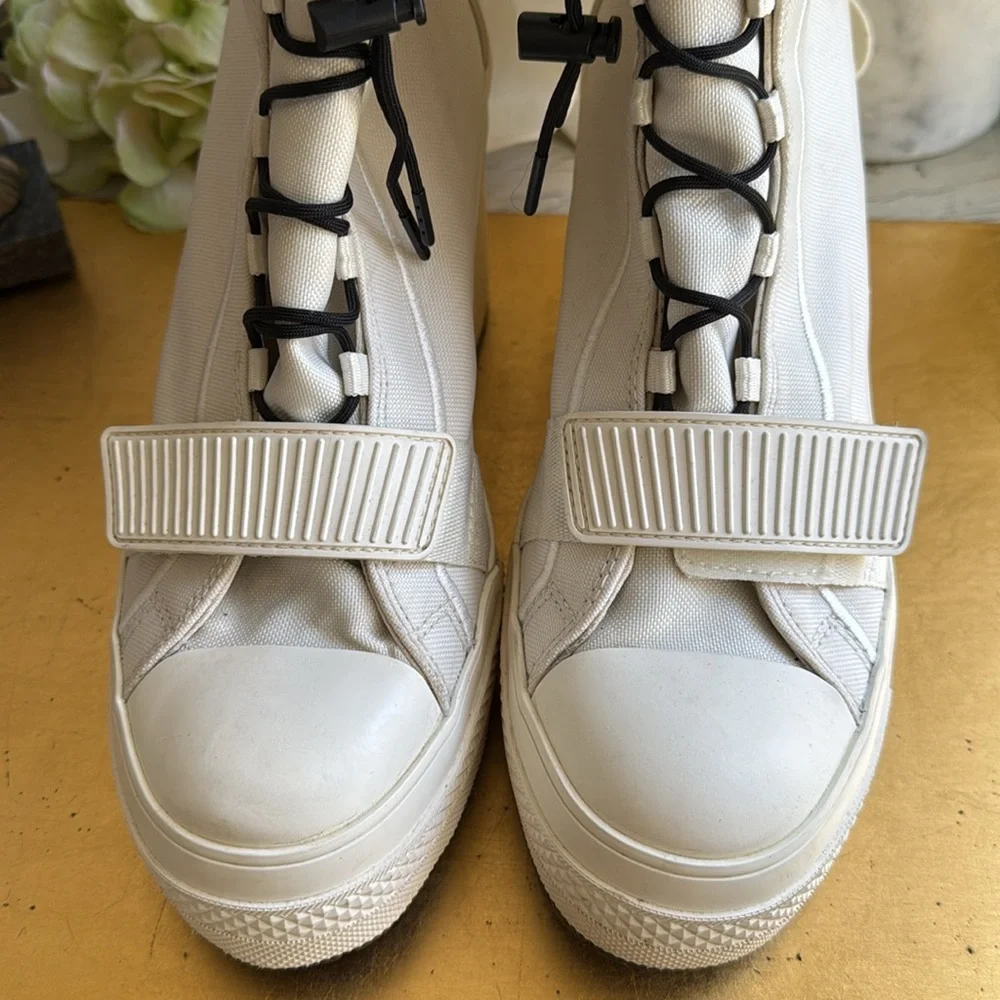 CONVERSE Chuck Taylor All Star Gr82 Heeled Boot In White - Picture 4 of 15
